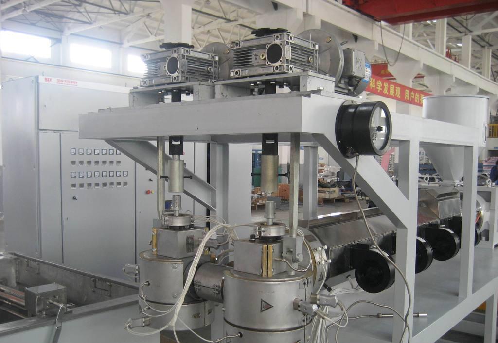塑料麻豆视频入口設備安裝調試